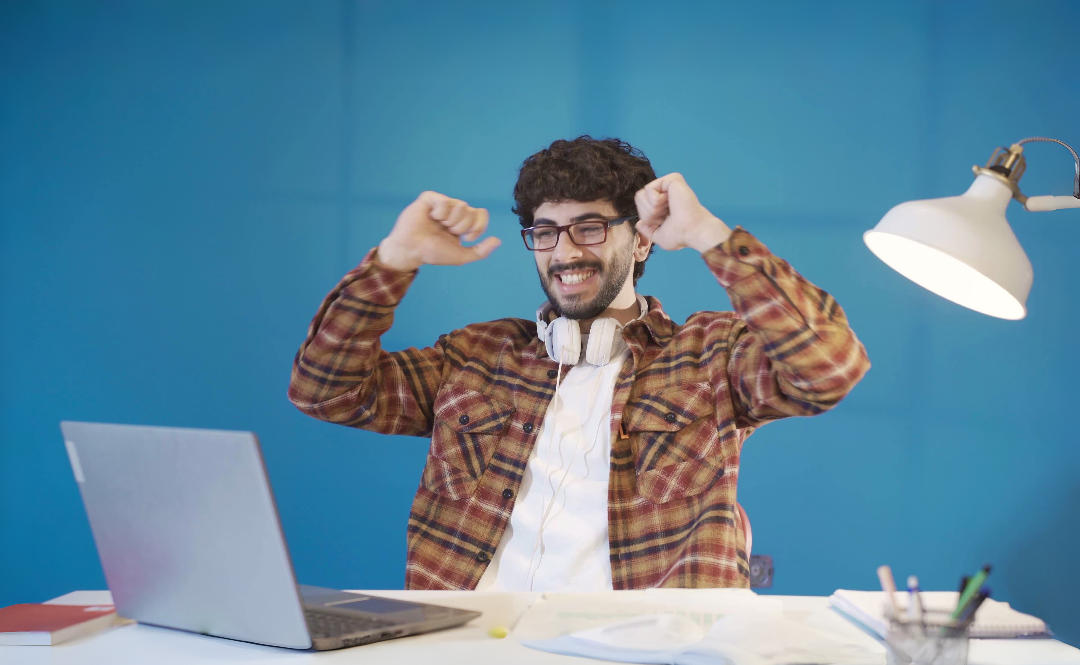 Student checking their real IELTS band score
